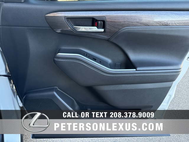 2024 Toyota Highlander Platinum photo 11