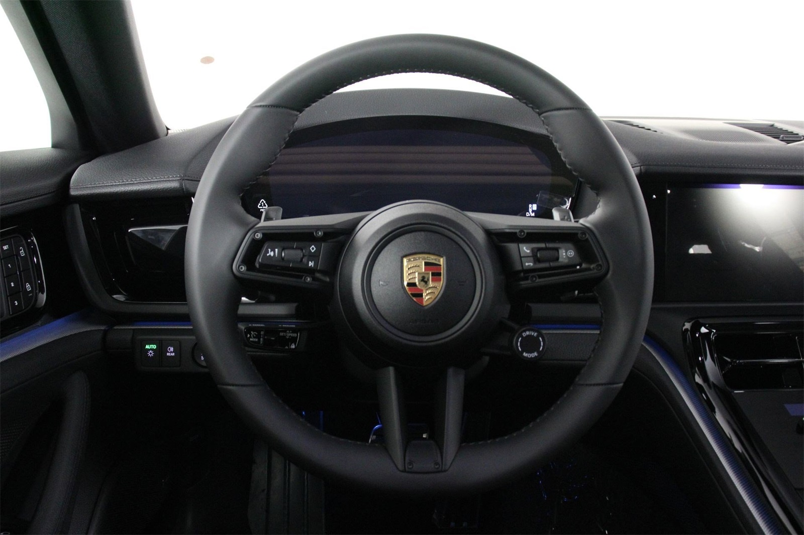 2025 Porsche Panamera 4 photo 12