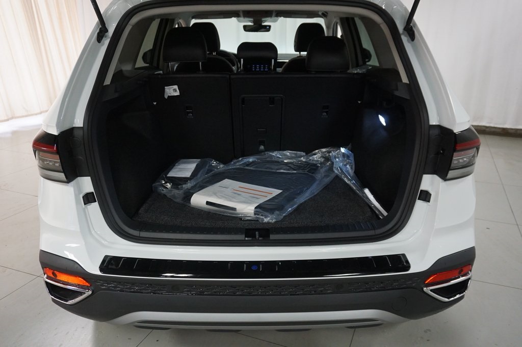 2025 Volkswagen Taos SE photo 21