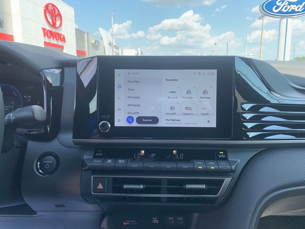 2026 Toyota Camry SE photo 18