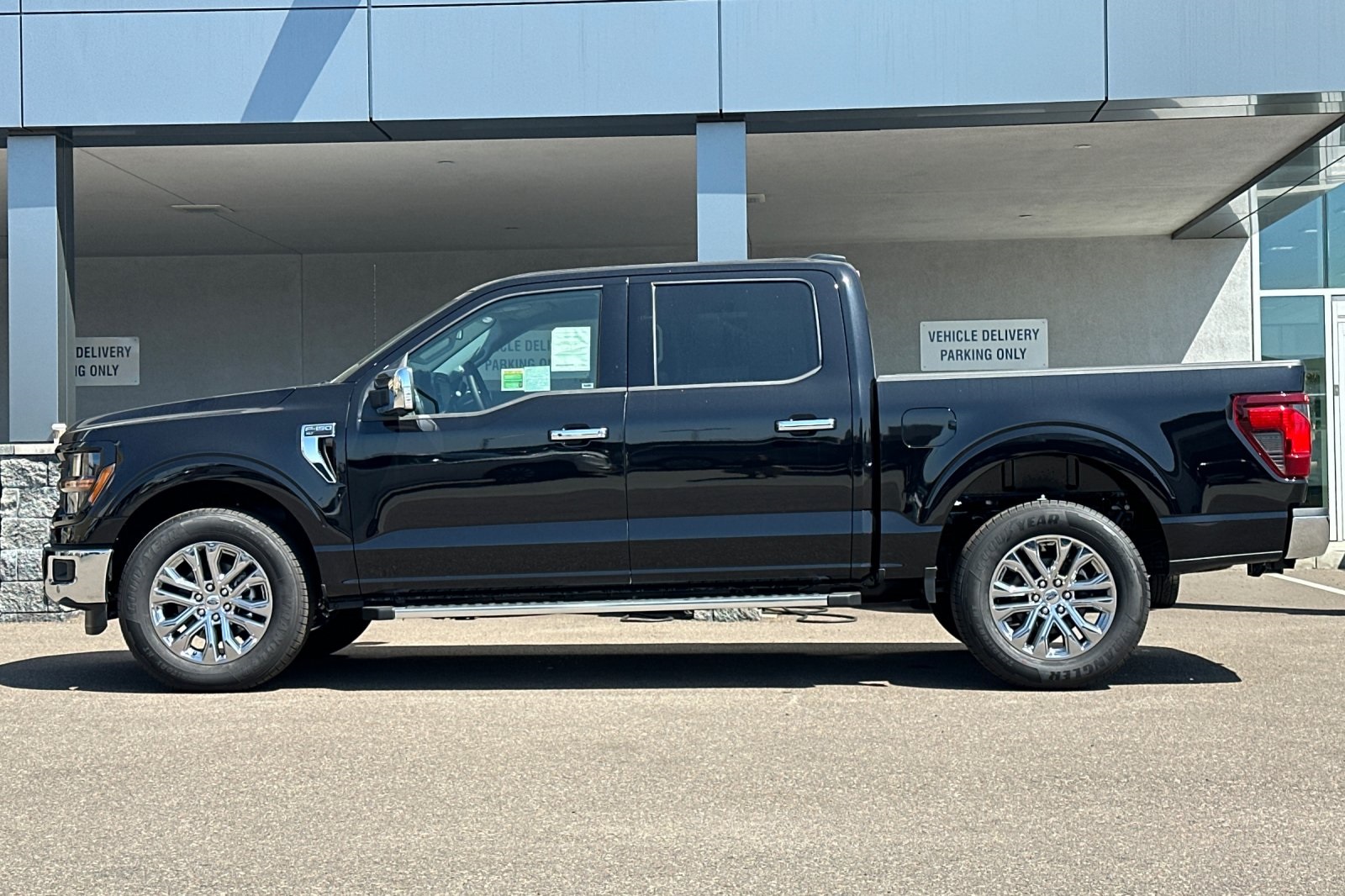 2025 Ford F-150 XLT photo 6