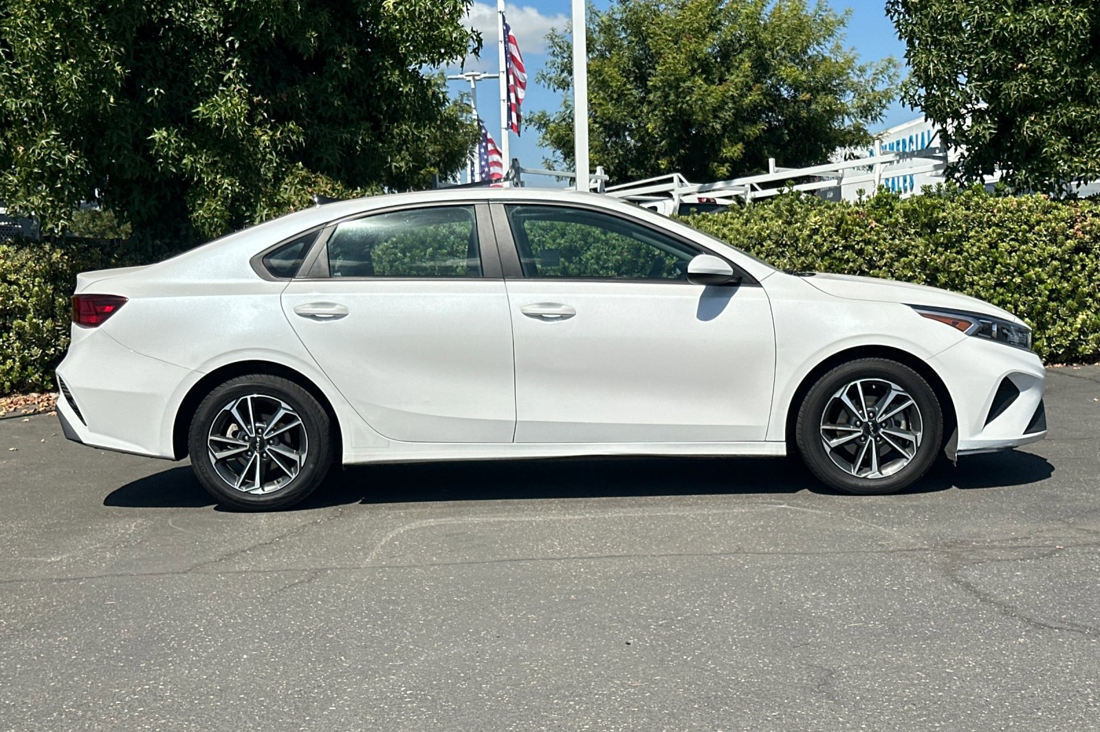 2023 Kia Forte LXS photo 3