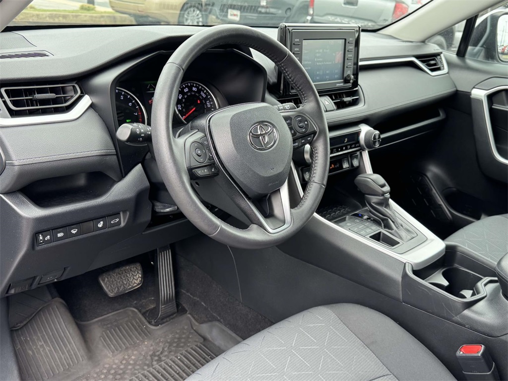 2020 Toyota RAV4 XLE photo 2