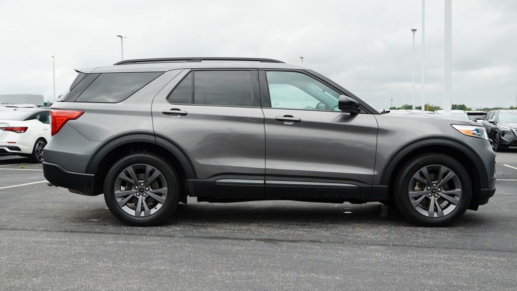 2023 Ford Explorer XLT photo 3