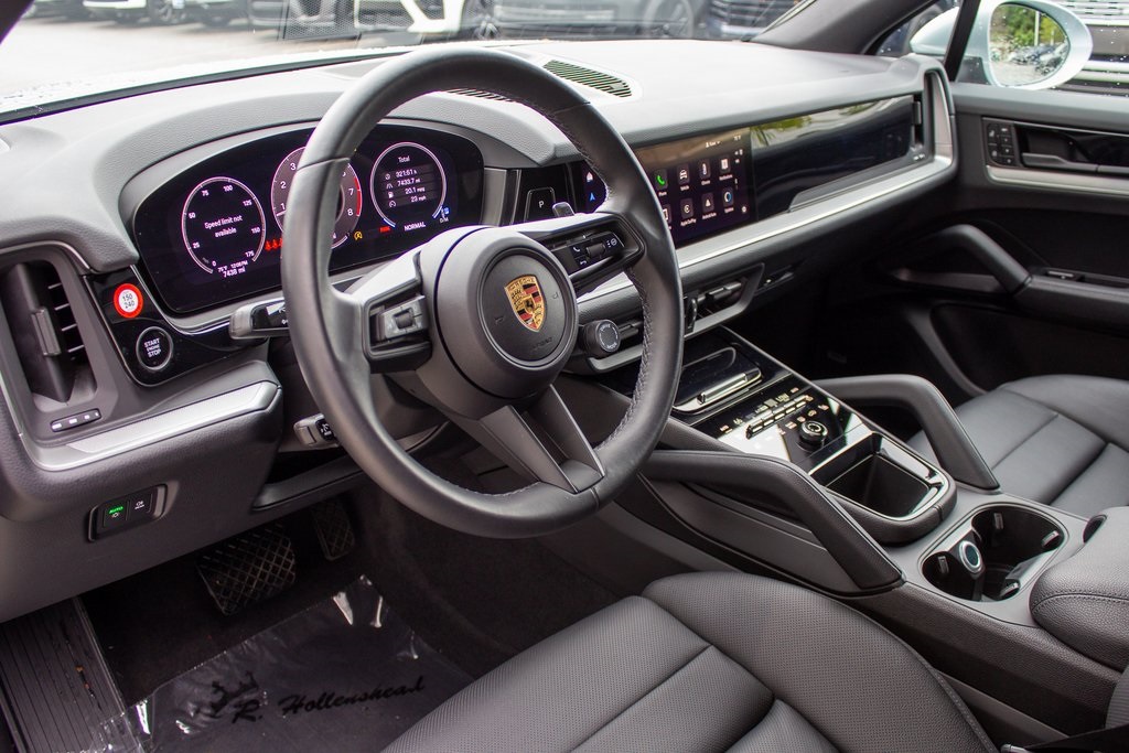 2024 Porsche Cayenne Base photo 11