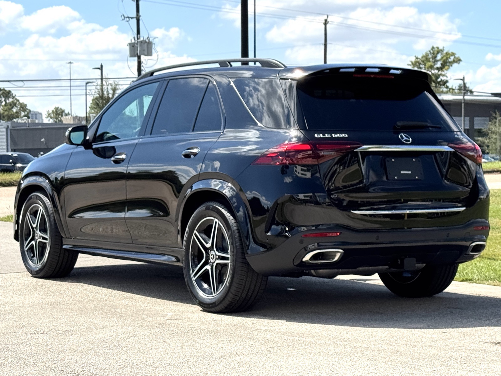 2026 Mercedes Benz GLE 580 4MATIC photo 3