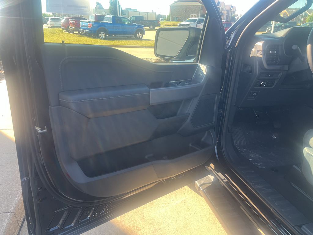 2025 Ford F-150 XLT photo 17