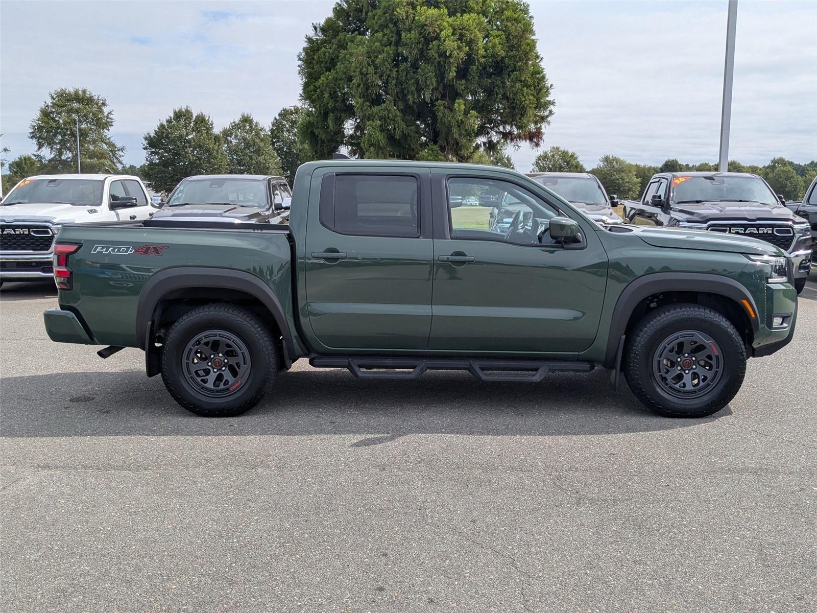 2025 Nissan Frontier PRO-4X Crew Cab photo 3
