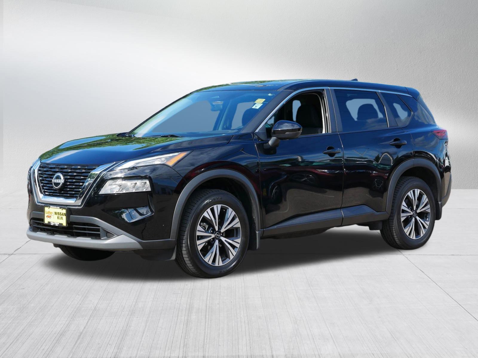 2022 Nissan Rogue SV photo 3