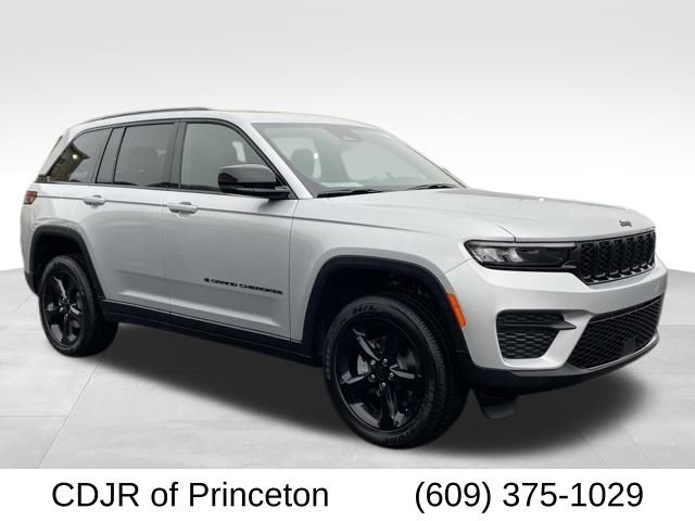 2025 Jeep Grand Cherokee Altitude's photo