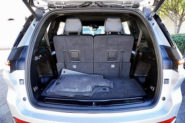 Used 2021 Silver Jeep Altitude image 14