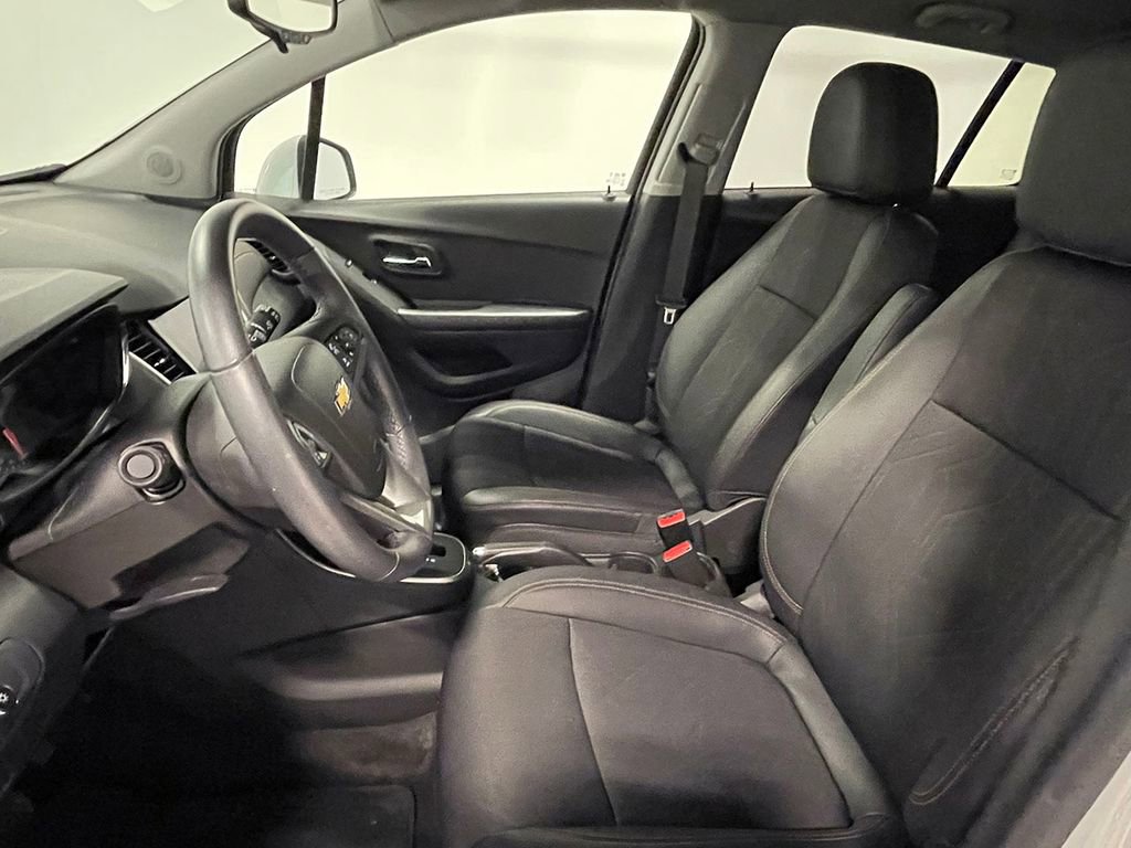 2022 Chevrolet Trax LT photo 2