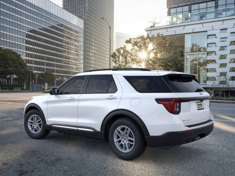 2025 Ford Explorer photo 3