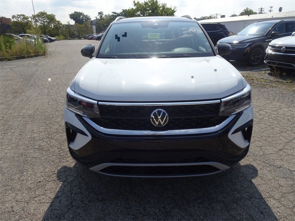 2024 Volkswagen Taos SE photo 9