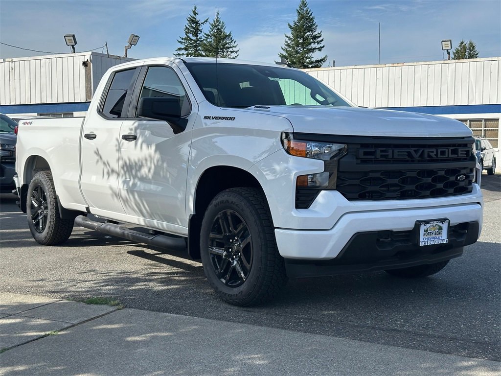 2025 Chevrolet Silverado 1500 Custom photo 4