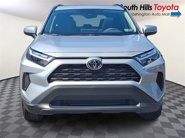 2025 Toyota RAV4 XLE photo 2