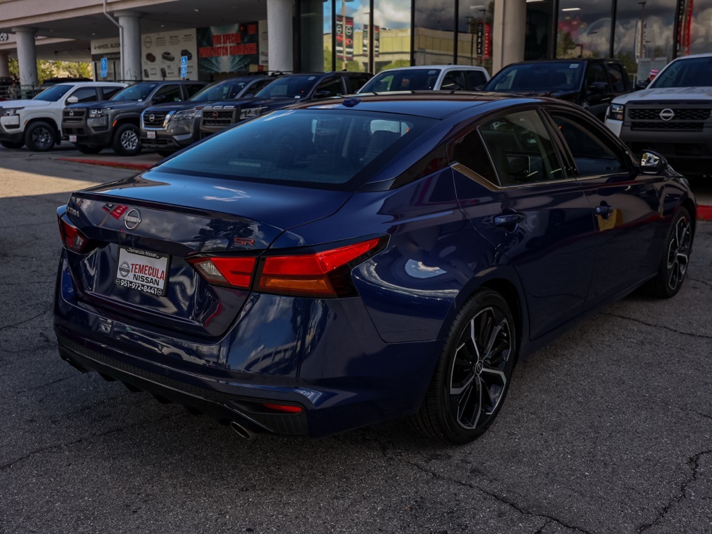 2023 Nissan Altima 2.5 SR photo 3