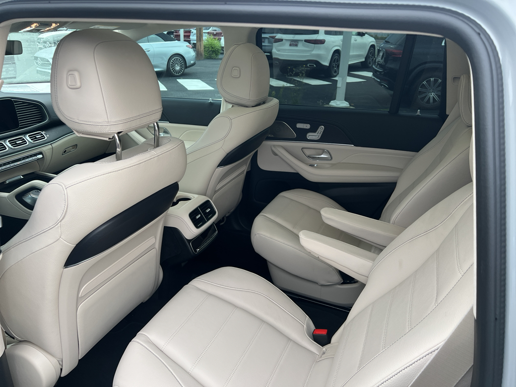 2025 Mercedes Benz GLS 580 4MATIC photo 12