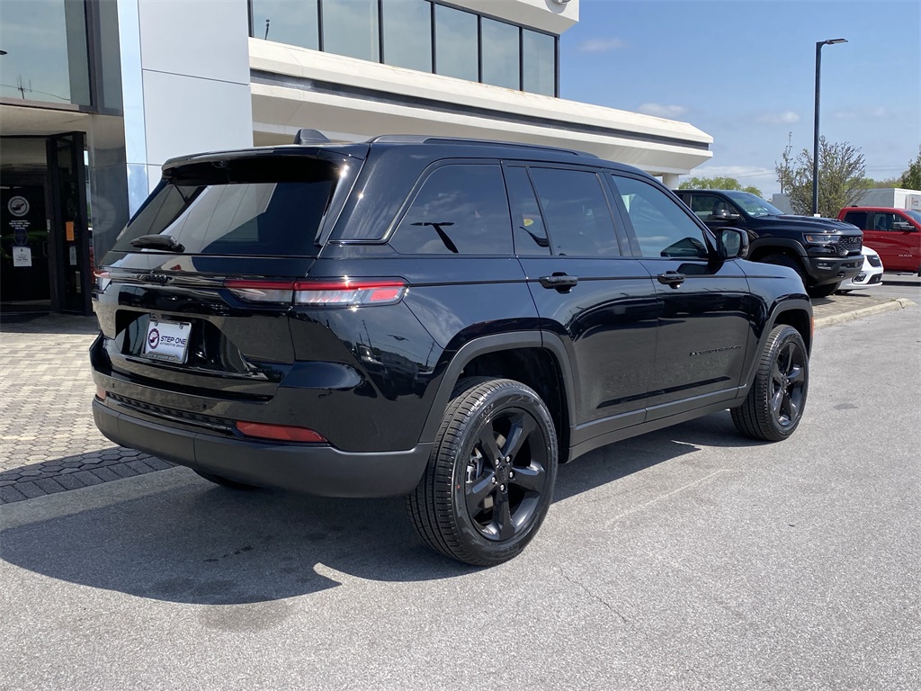 2025 Jeep Grand Cherokee Limited photo 5