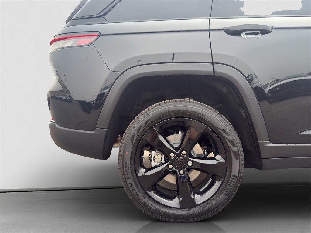 2025 Jeep Grand Cherokee Limited photo 25