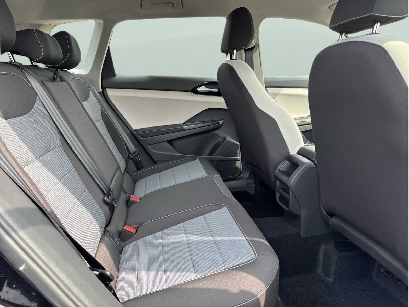 2025 Volkswagen Taos S photo 33