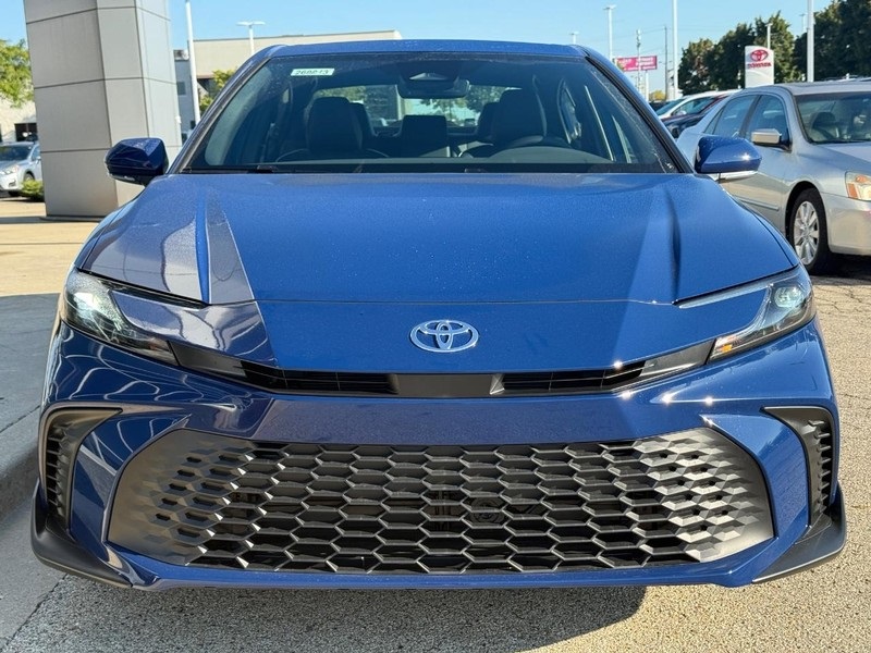 2026 Toyota Camry SE photo 8