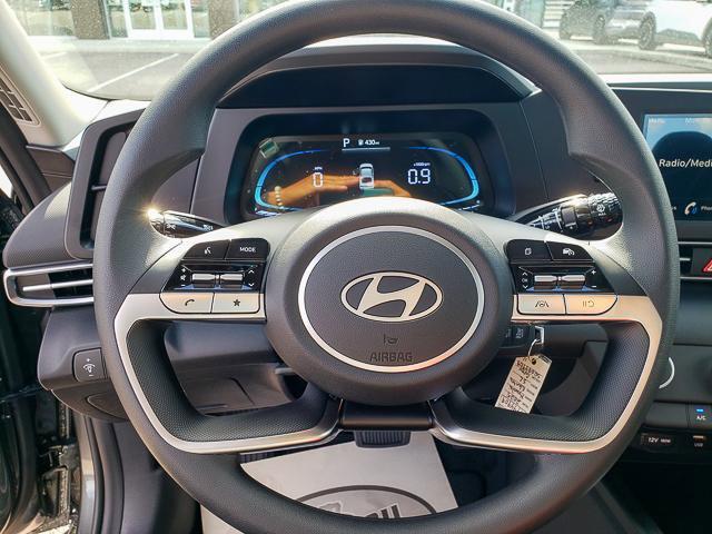 2025 Hyundai Elantra SE photo 16
