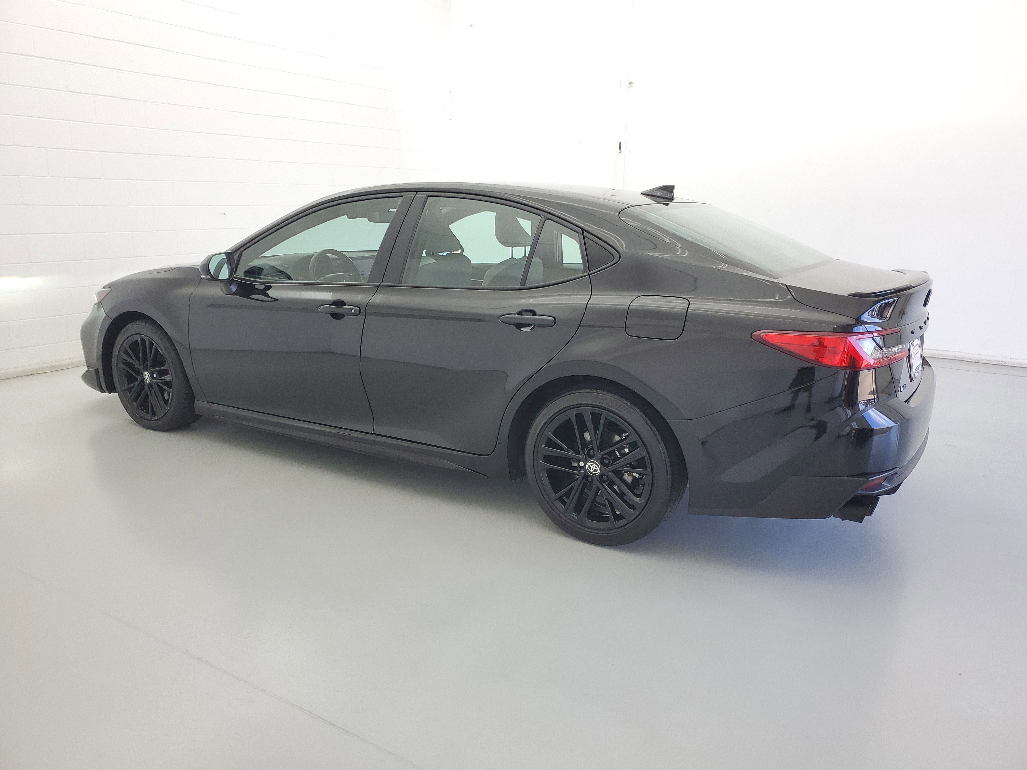 2025 Toyota Camry SE photo 2