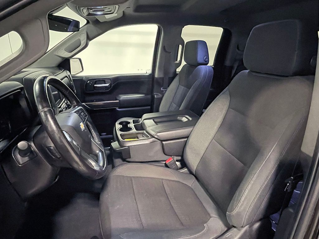 2019 Chevrolet Silverado 1500 LT photo 2