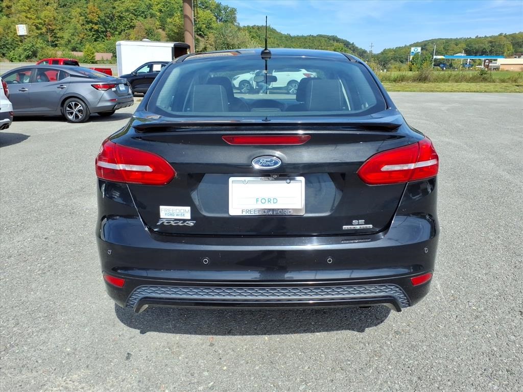 2015 Ford Focus SE photo 4
