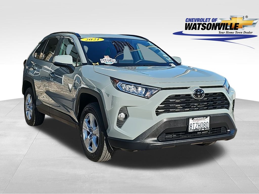 2021 Toyota RAV4 XLE's photo