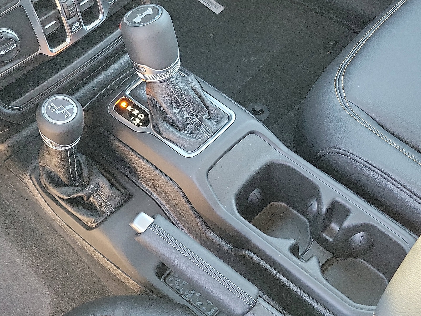 2025 Jeep Wrangler Sahara photo 10