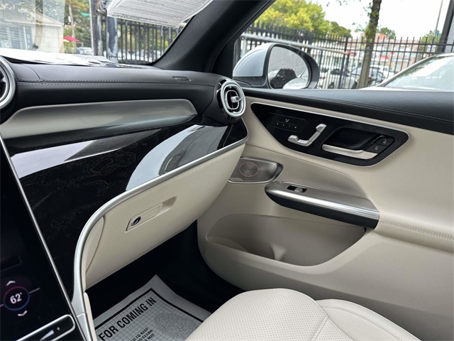 2025 Mercedes Benz GLC 300 4MATIC photo 25