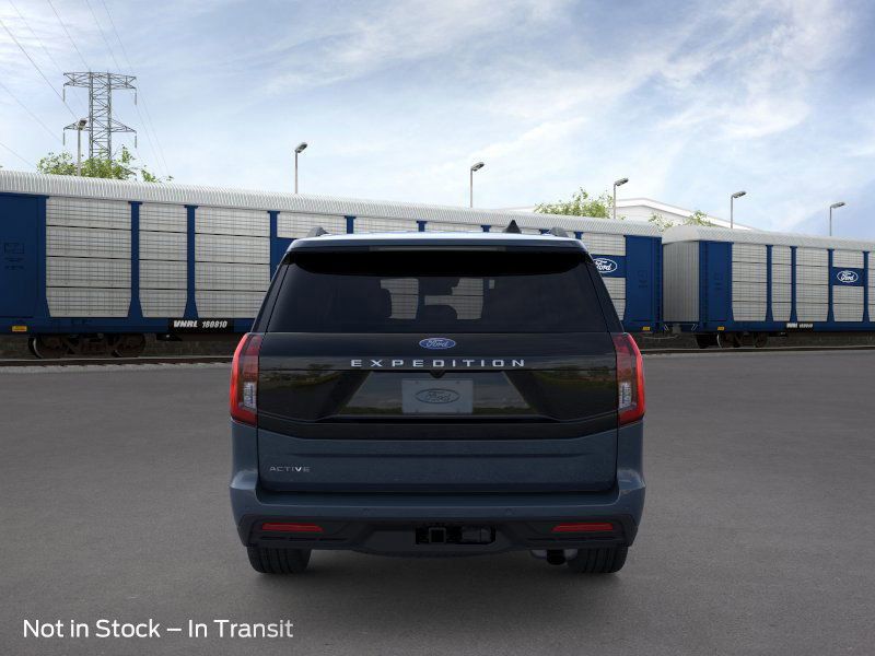 2025 Ford Expedition photo 4