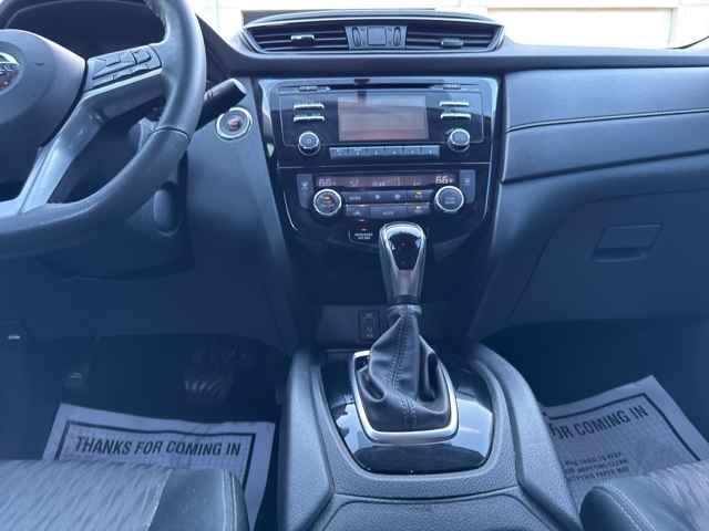 2017 Nissan Rogue SV photo 12