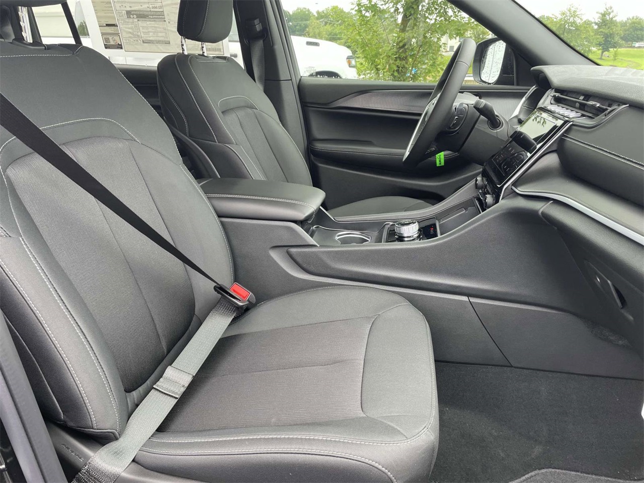 2025 Jeep Grand Cherokee Laredo X photo 27