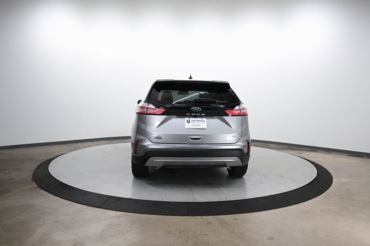 2023 Ford Edge SEL photo 4
