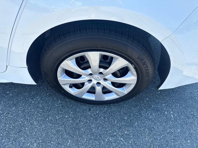 2021 Toyota Corolla LE photo 12
