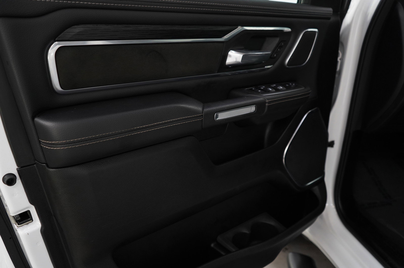 2024 Ram 1500 Laramie photo 23