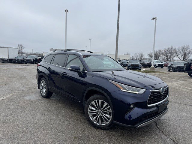 2022 Toyota Highlander Platinum's photo