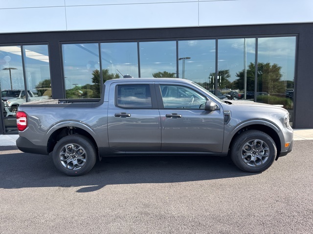 2025 Ford Maverick XLT photo 2