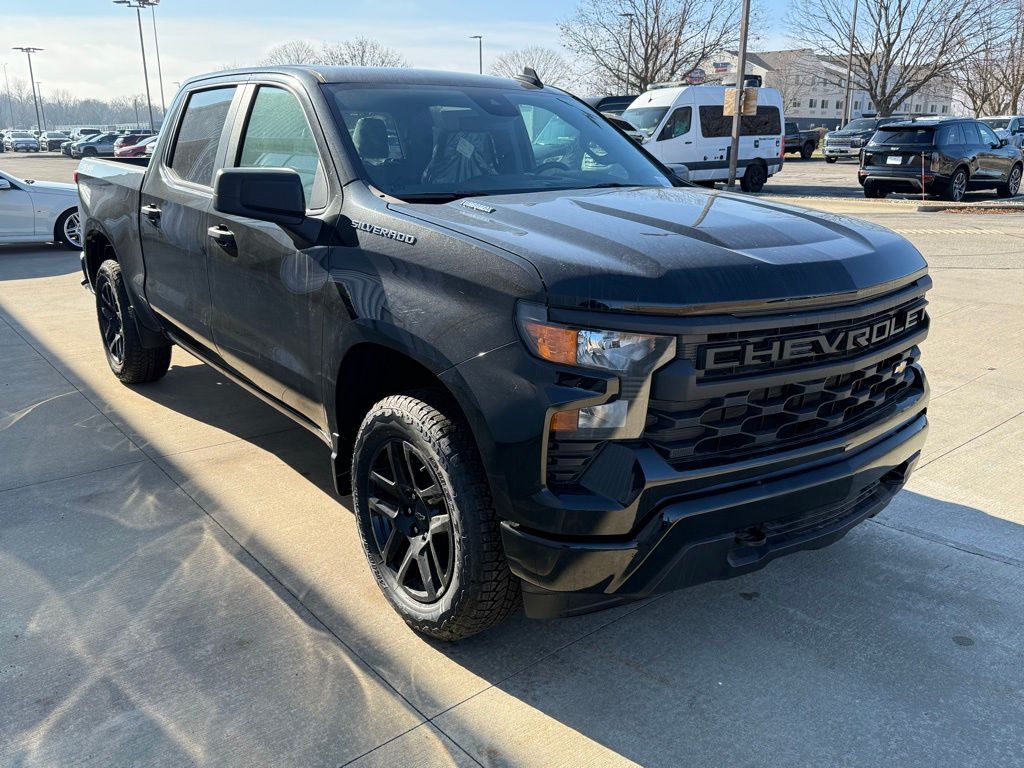 2026 Chevrolet Silverado Custom's photo