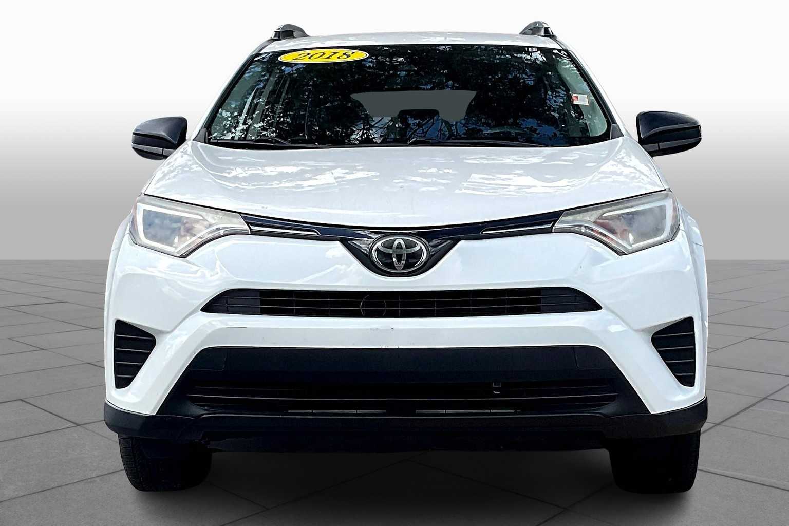 2018 Toyota RAV4 LE photo 3