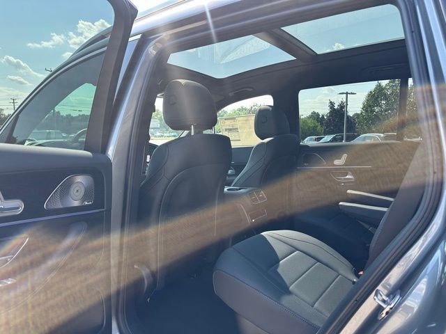 2025 Mercedes Benz GLS 450 4MATIC photo 16