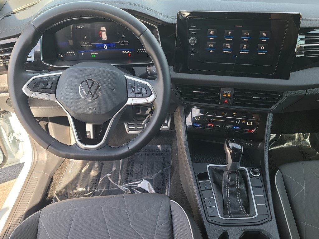 2025 Volkswagen Jetta 1.5T Sport photo 3