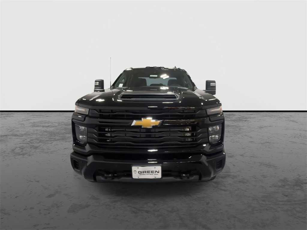 2025 Chevrolet Silverado 2500HD Custom photo 3