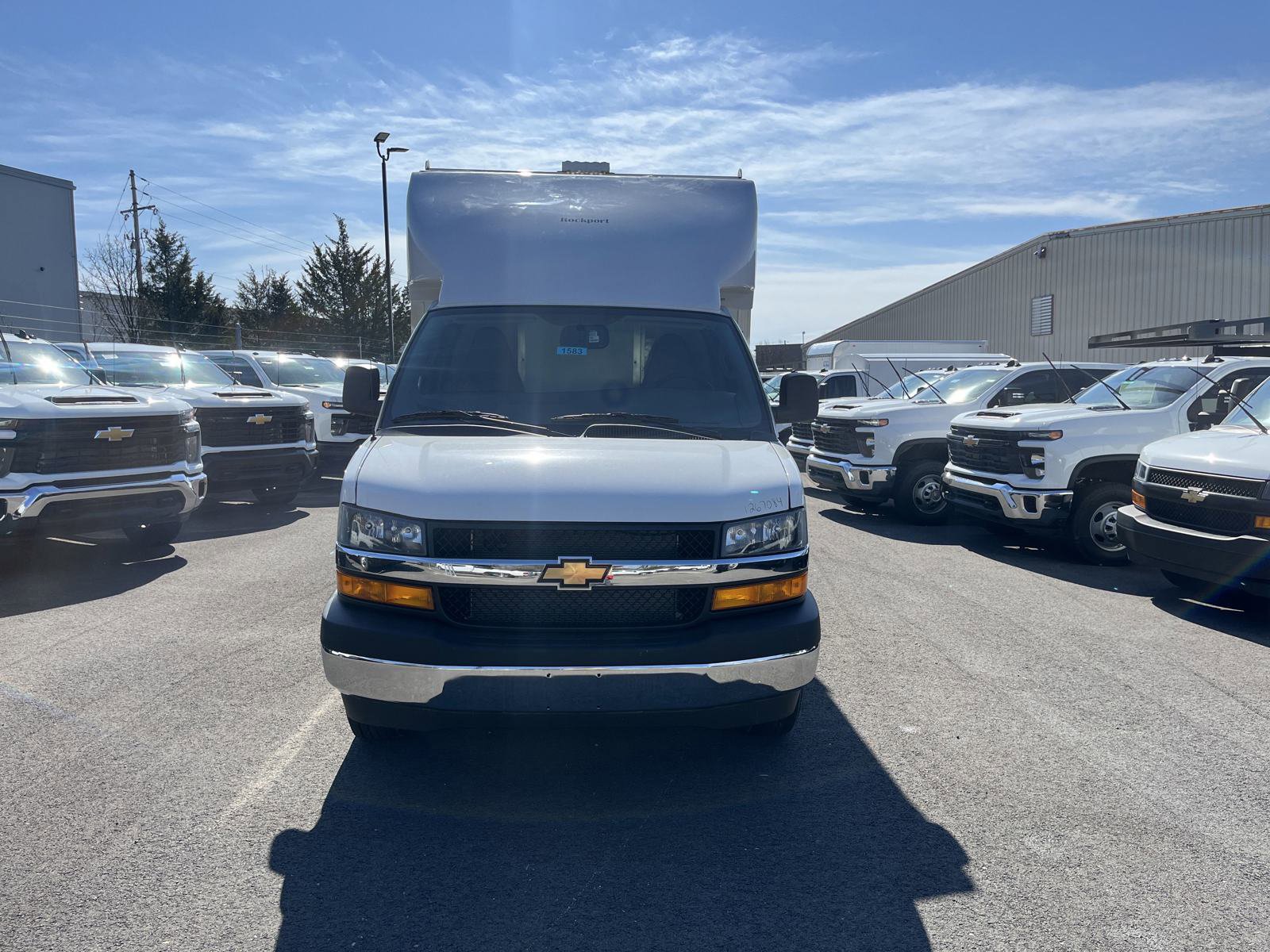 2024 Chevrolet Express Cutaway 3500 photo 2