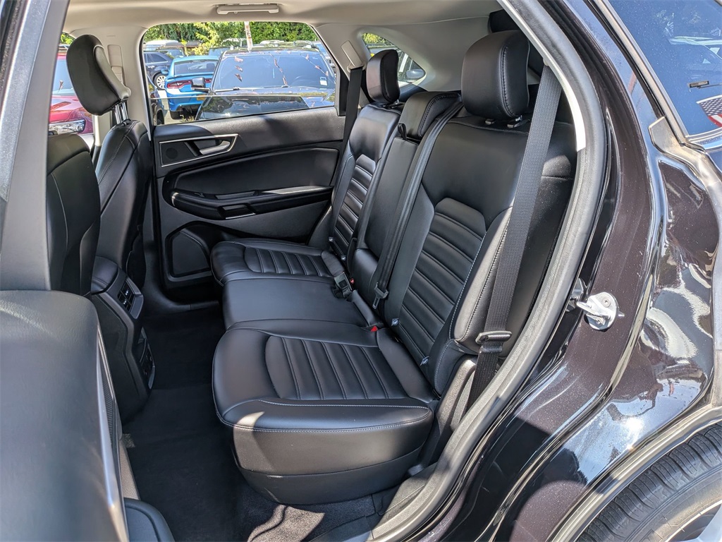 2022 Ford Edge SEL photo 22
