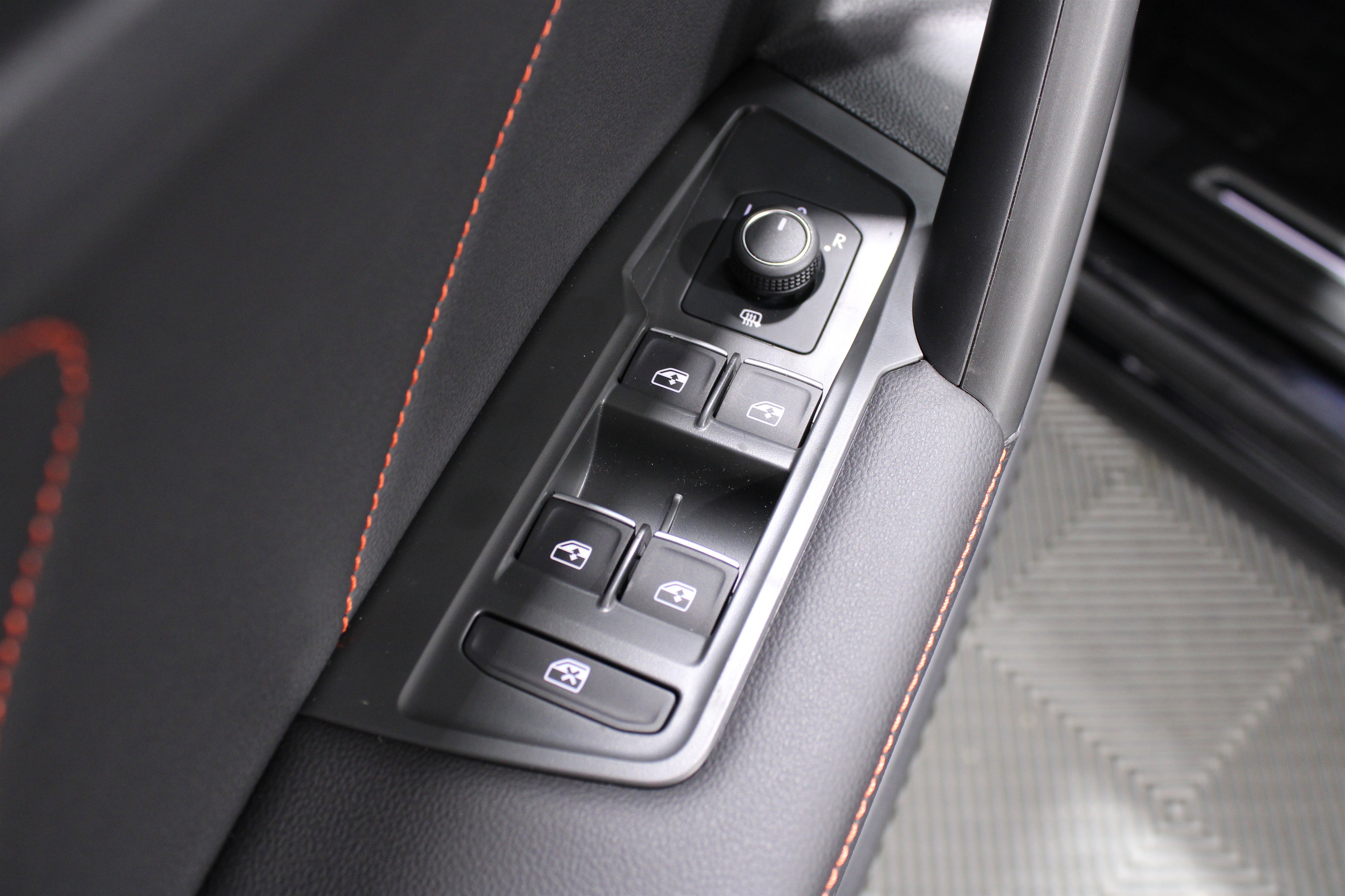 2024 Volkswagen Tiguan Wolfsburg Edition photo 3