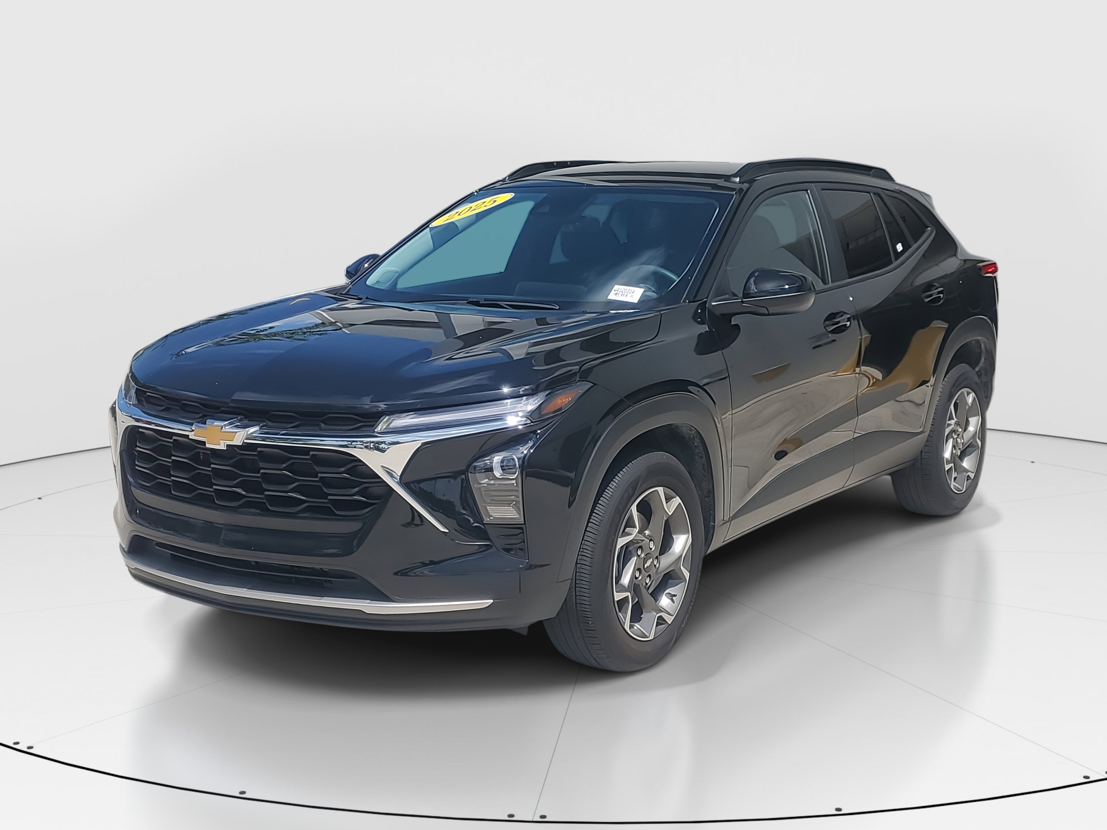 2025 Chevrolet Trax LT photo 4